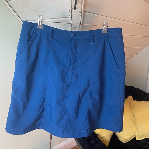 Patagonia Pants - Women’s Patagonia Blue Skort Size 12 EUC